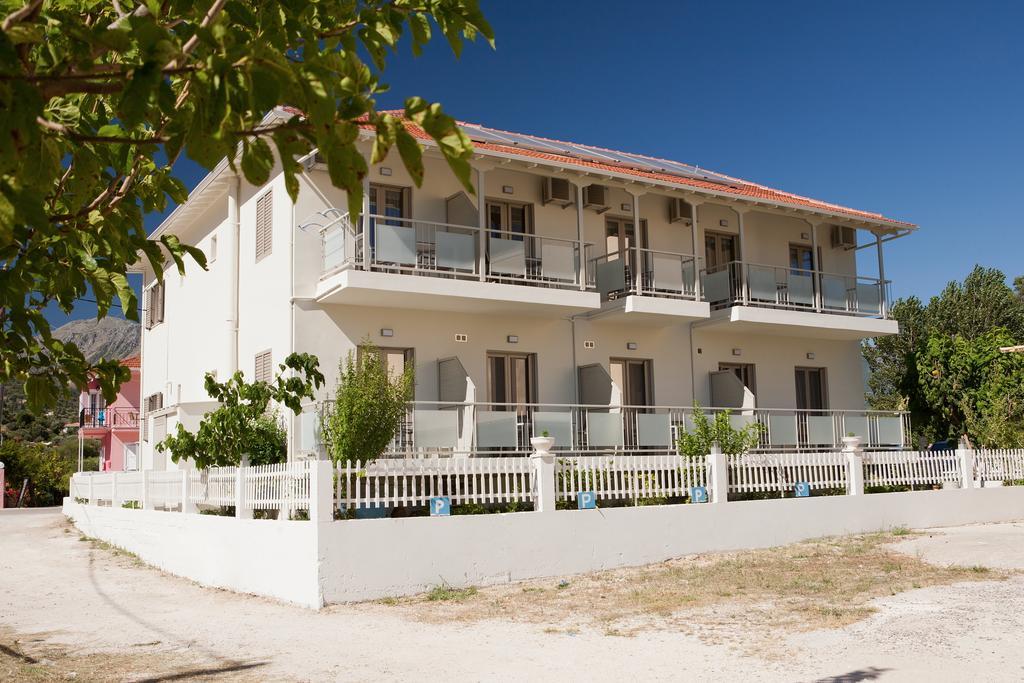 Savinos Rooms Vasiliki Eksteriør billede