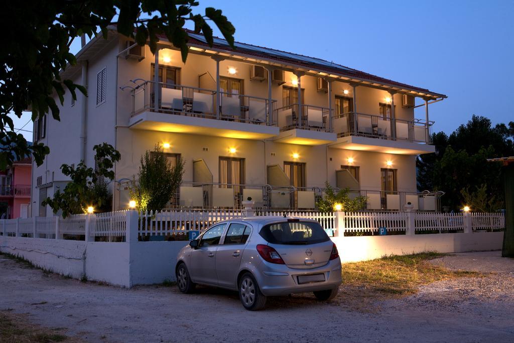 Savinos Rooms Vasiliki Eksteriør billede